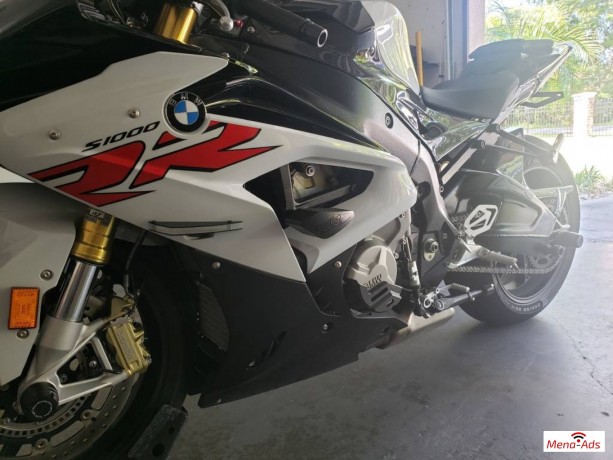 2017-bmw-s-1000-rr-big-1